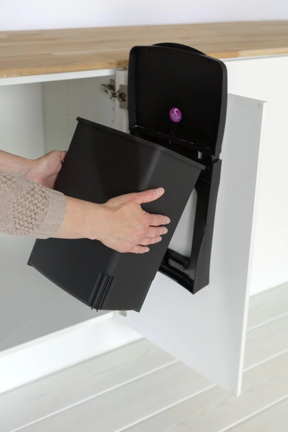 Brabantia 10 Litre Built-In Kitchen Cupboard Bin - Black - Image 4