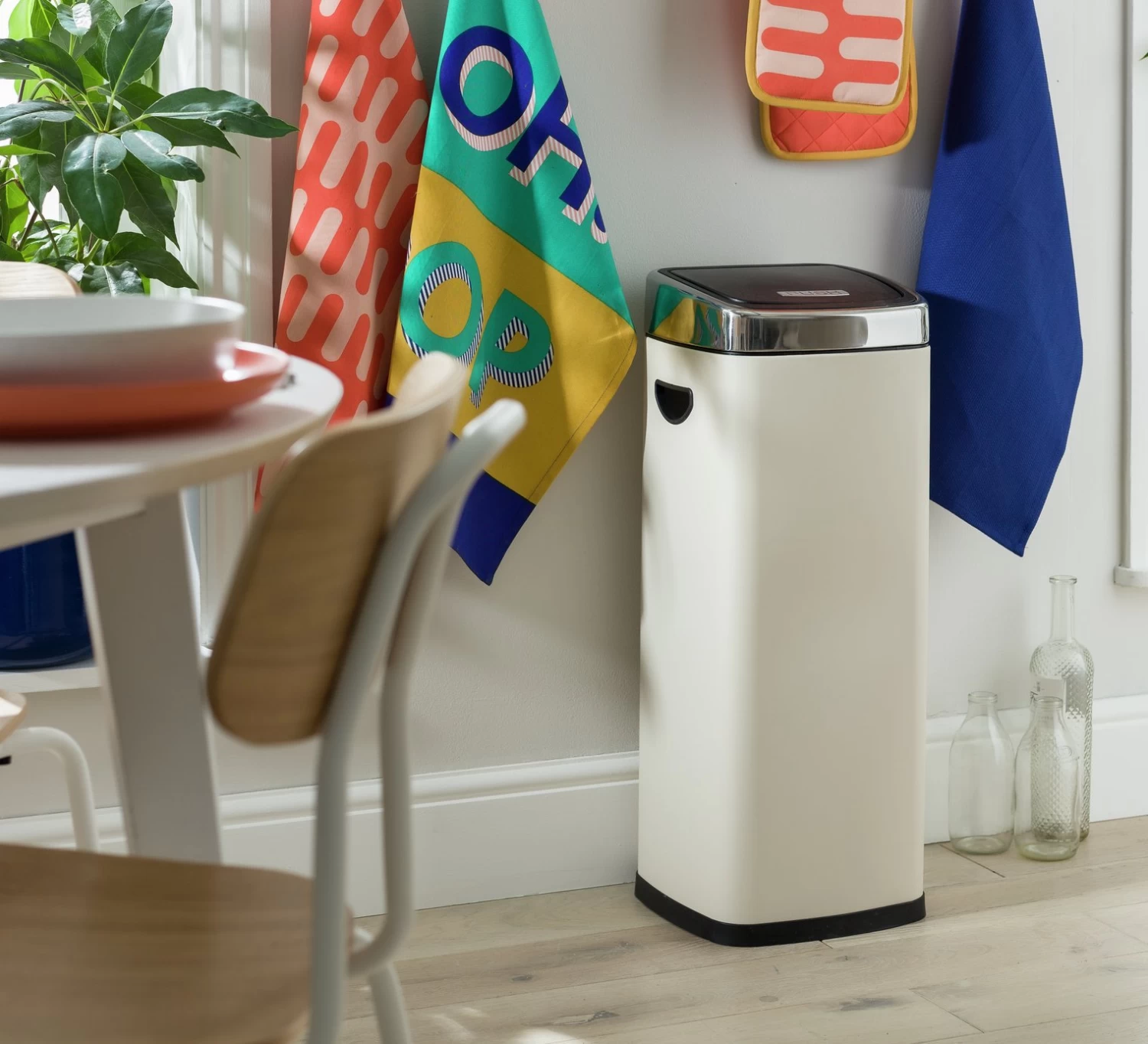 Habitat 30 Litre Square Touch Top Bin - Cream - Image 2